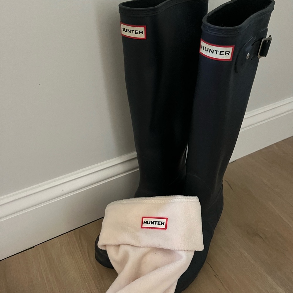 Hunter Navy Boots with Cream Cuffs